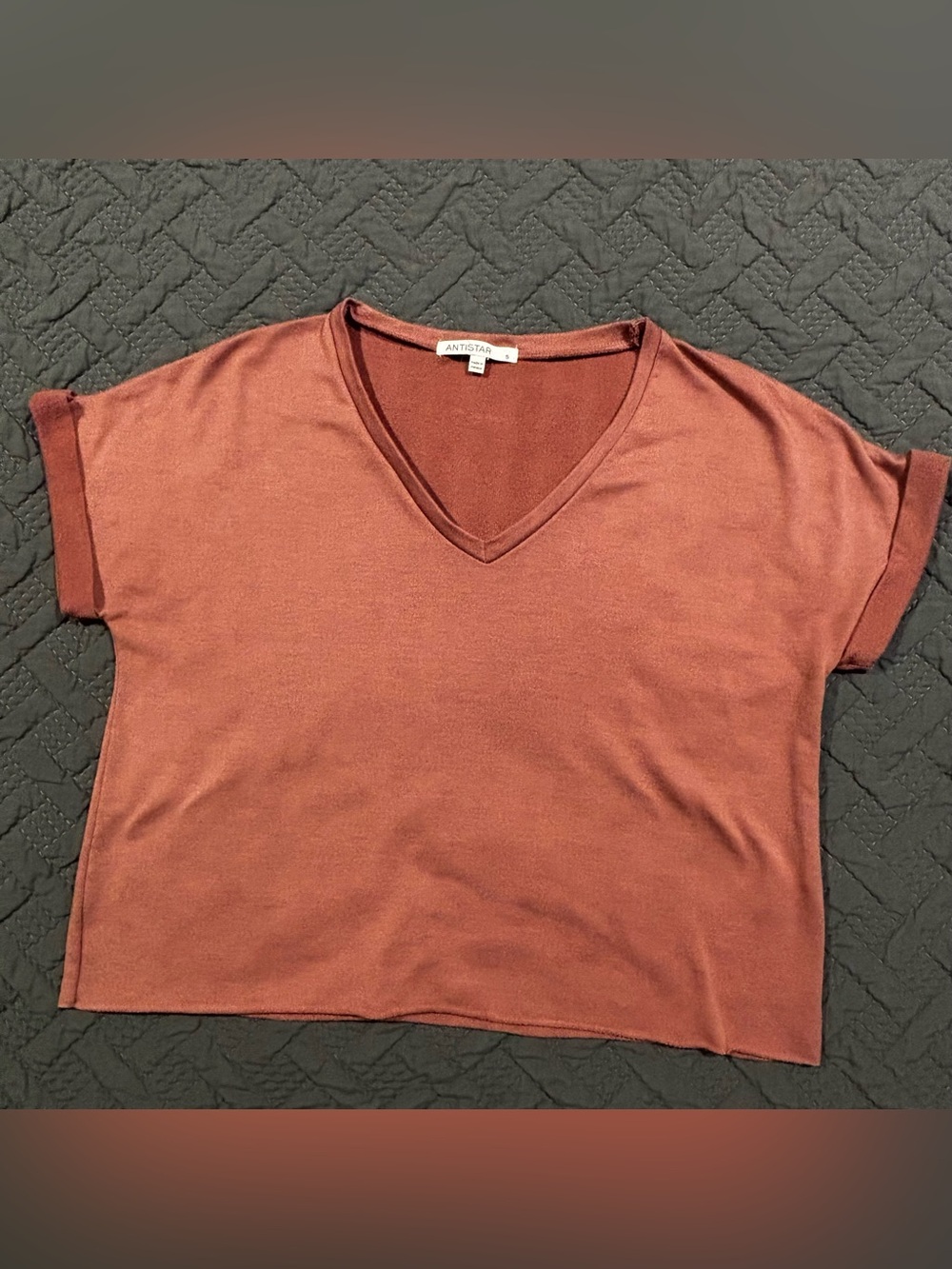 Antistar V-Neck Cropped Tee in Mauve